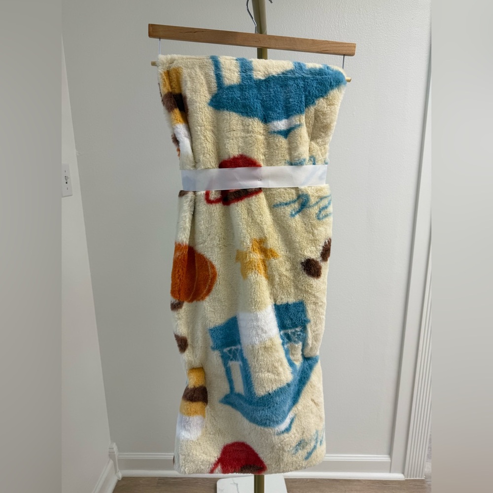 NWOT Gilmore Girls HomeGoods Fleece Blanket